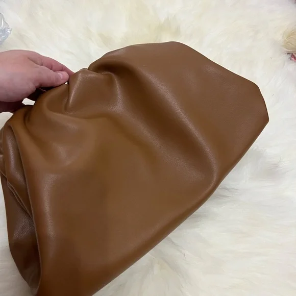 Calfskin magnetic closure clutch - Picture 2 of 8